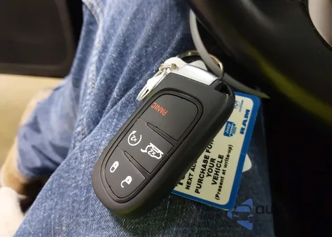 2020 Jeep Cherokee Latitude Lux 4X4 from USA, damaged, VIN 1C4PJMLX1LD642137